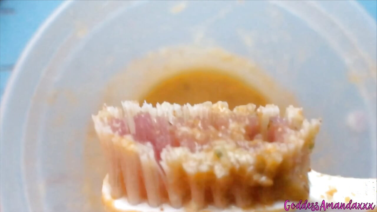 Preparando comida e escova de dentes para meu porquinho patético