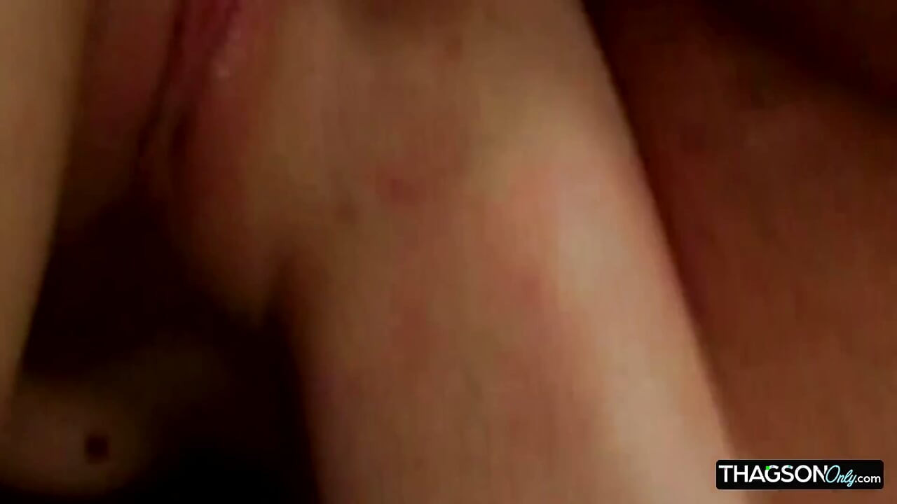 Seasoned Babe Drools While Fingering Her Dripping Wet Pussy