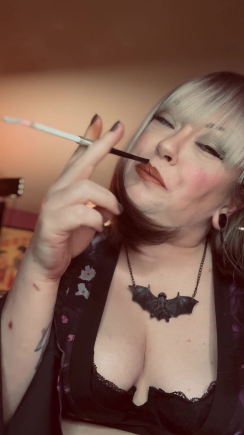 Miss Tina Snua Smokes A Slim Cigarette With A Holder - dangling Dangle Smoking Domme BBW OME OMI Drifts | Clip 1