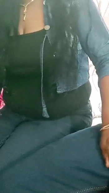 צוות הגברת משמח את הבוס שלה באמצעות מציצת זין נחמדה להערכתה וסיימה בסקס קשוח עם גניחות אמיתיות | קליפ 1