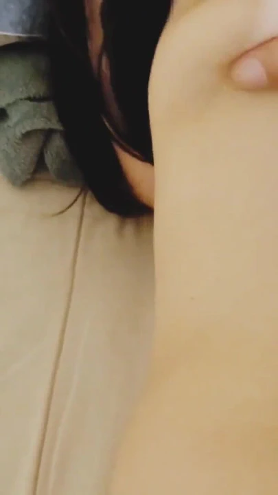 “我去打扫我继子的房间，他很高兴给我按摩”