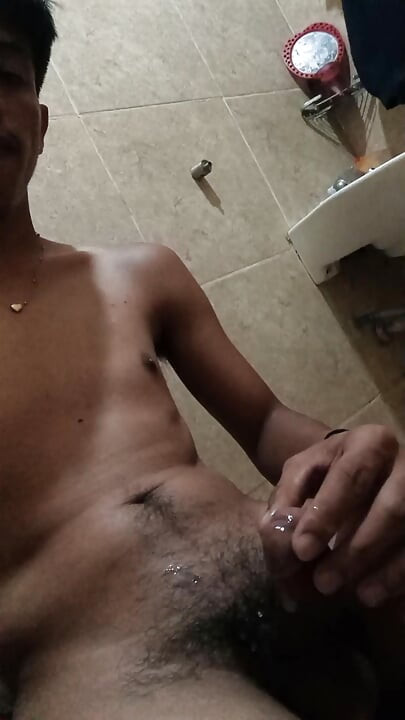 Jameson’s Steamy Solo Shower Wank & Explosive Cumshot