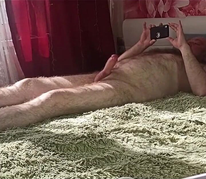 Pulă matură obraznică dansând în timp ce așteaptă o mamă sexy frumoasă cu călărire inversă!! ))