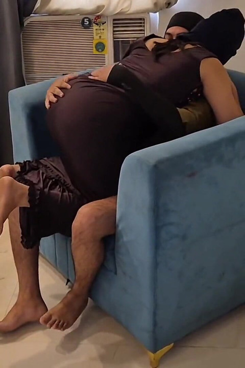Isteri Cuckold Sebenar India Memuaskan Oleh Kawan Suami