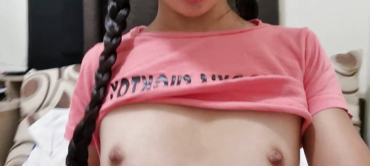 작은 젖탱이의 아시아 십대