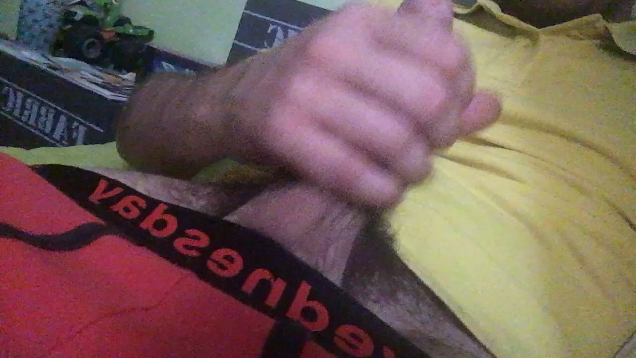 在床上打手枪