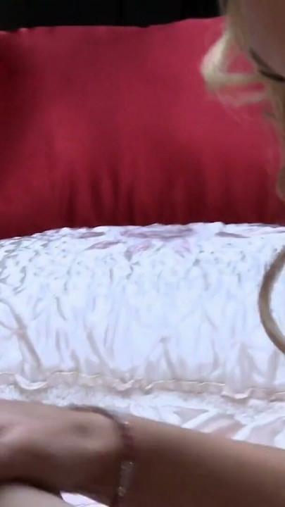Gorgeous blonde opnes her legs for eager slut to lick her | Clip 1
