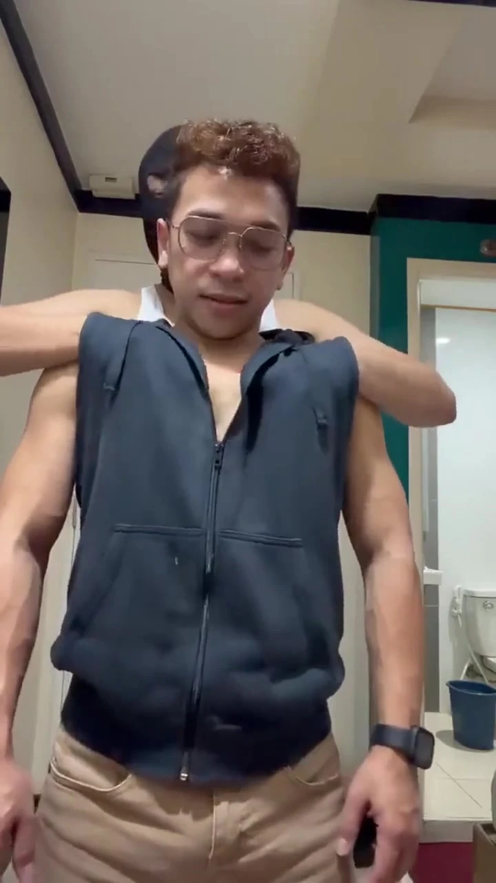All set - sikişmeye başlayalım! Asia Twink otelde azıyor