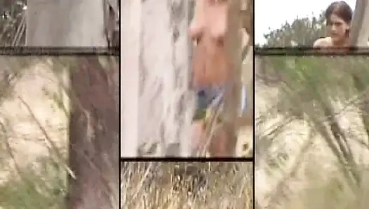 Seksi Fransız kızlar açık havada ateşli lezbiyen eylemi yapıyor