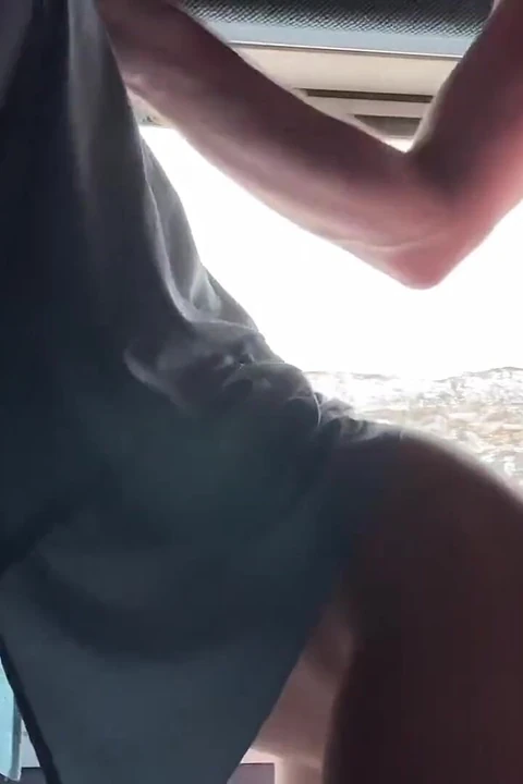 Chica amateur se vuelve loca en el tren
