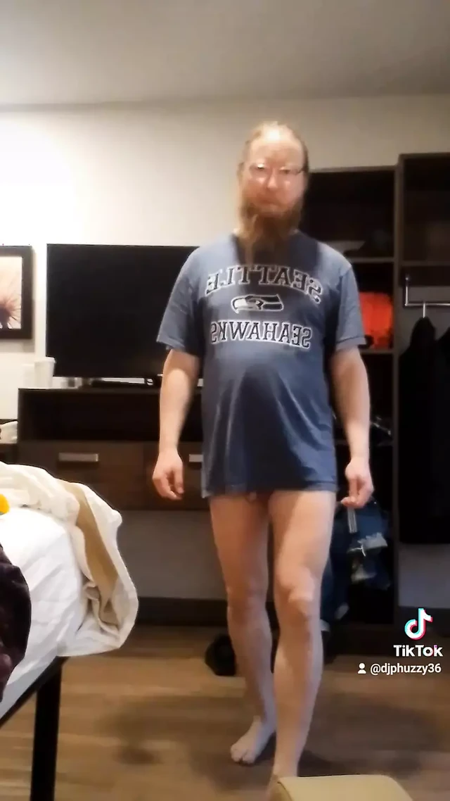 Gay TikTok twerk