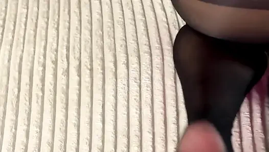 Молодая индийская пара занимается сексом и снимает его в любительском видео.