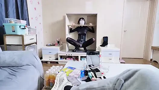 Jatuhnya penyidik wanita dengan stoking hitam