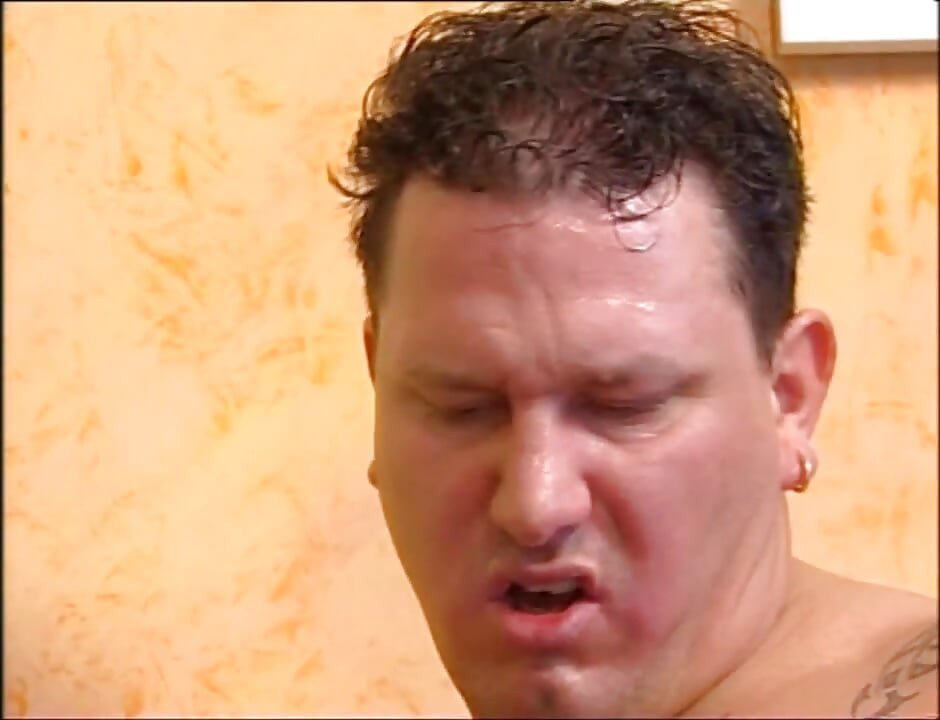 괴물 자지에 따먹히는 미시 밀프 후장 따먹기
