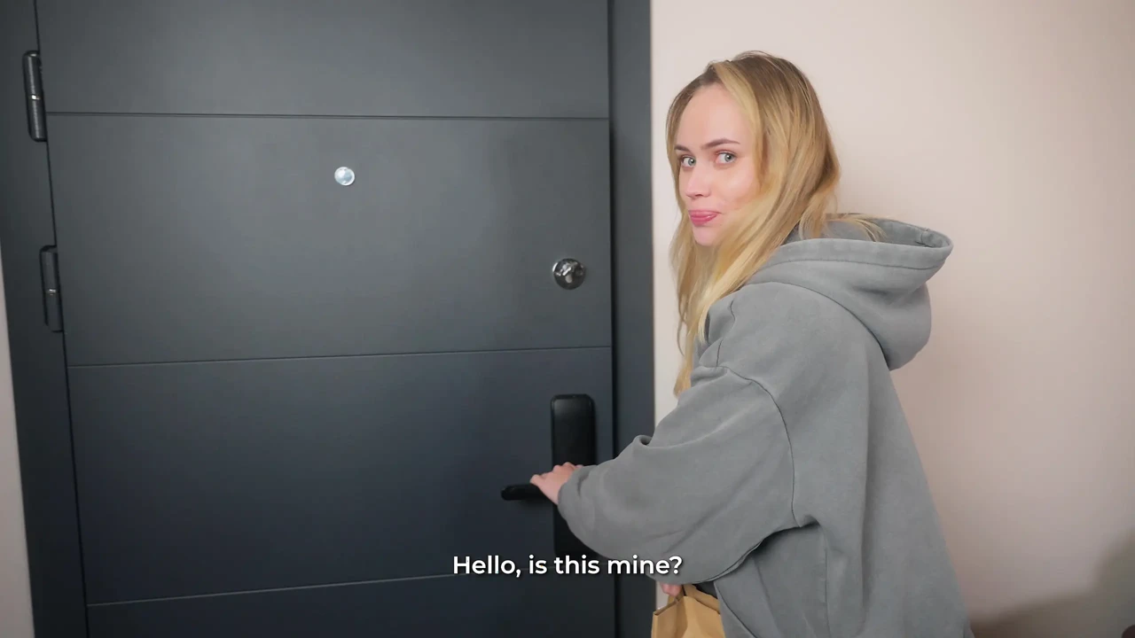 她吃了我的送货...所以我让她偿还了她紧致的粉红色阴户