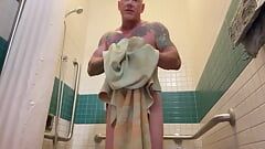 Hete militaire man douche