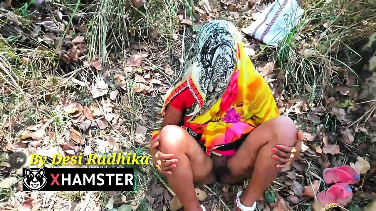 Desi Indian Outdoor Big Boob Aunty Showing Big Ass Big Body Hindi Porn Video