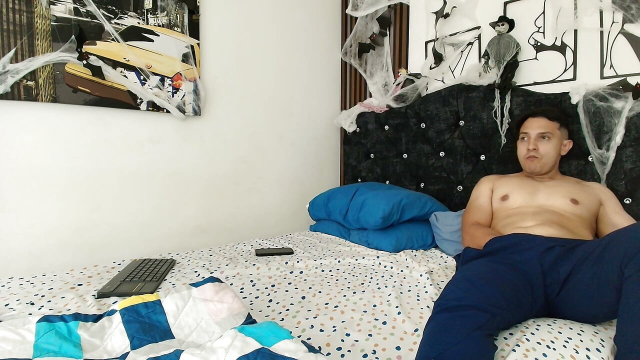 내 멕시코 친구는 위치스 데이에 내 자지를 원해