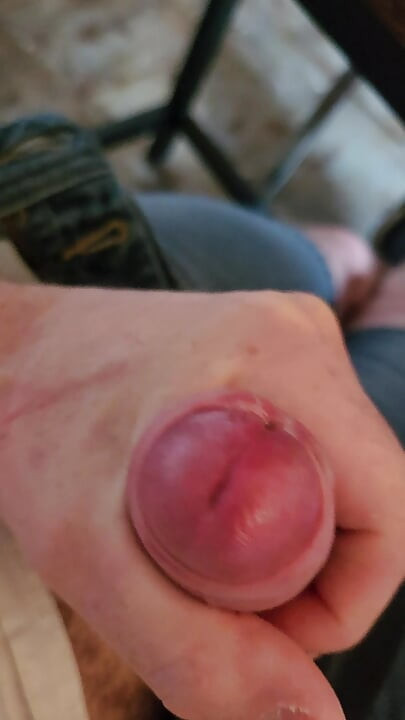 Quick cumshot closeup