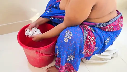 Tamilische tante ohne bluse mit dickem arsch, beim waschen von höschen dann lutschte sie meinen schwanz und fickte mich