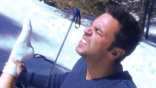 Чудесную крошку с большими сиськами выебали на улице