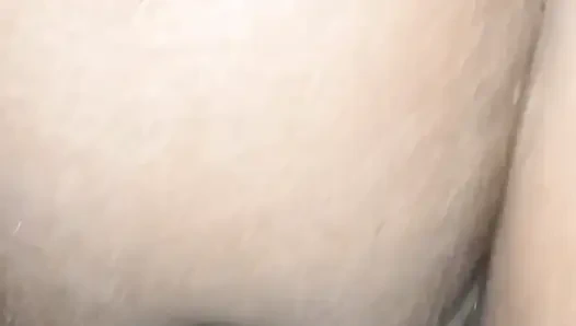 Sert anal seks yüksek sesle inliyor