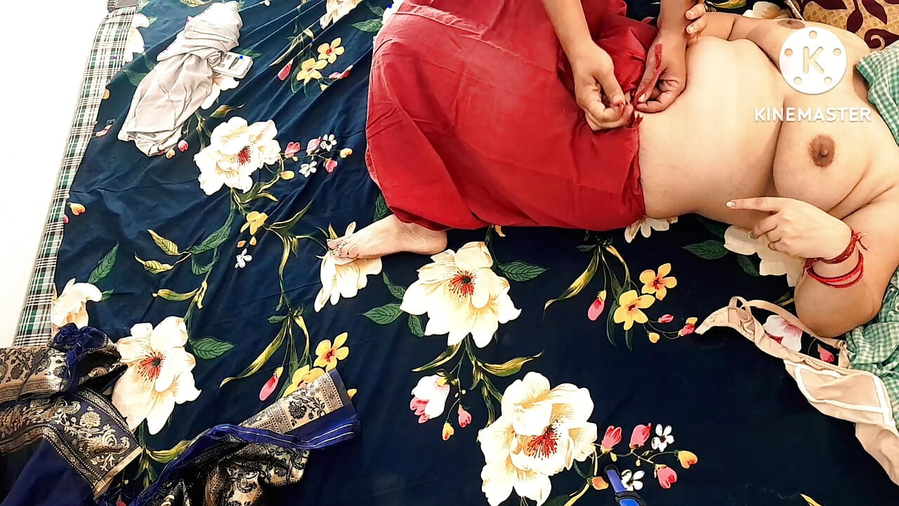 SOTI HUI BHABHI KI GAAND MAIN MOTA LUND IN HINDI