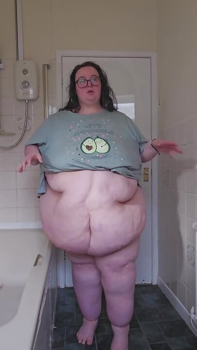 Belly Play in the Bathroom with SSBBW Goddess