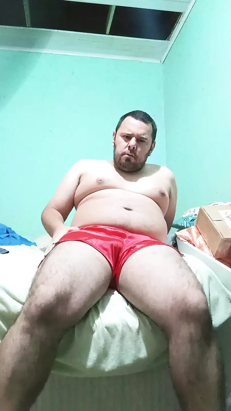 阿迪达斯复古短裤红色