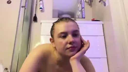 Двойное проникновение и сквирт перед камерой