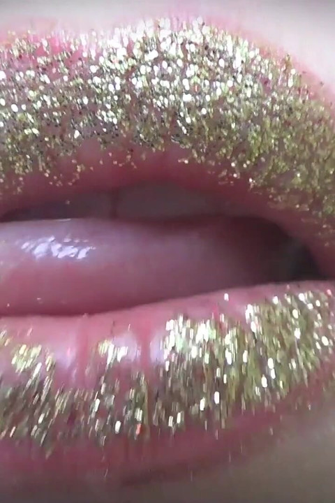 The most mesmerizing  golden lipstick