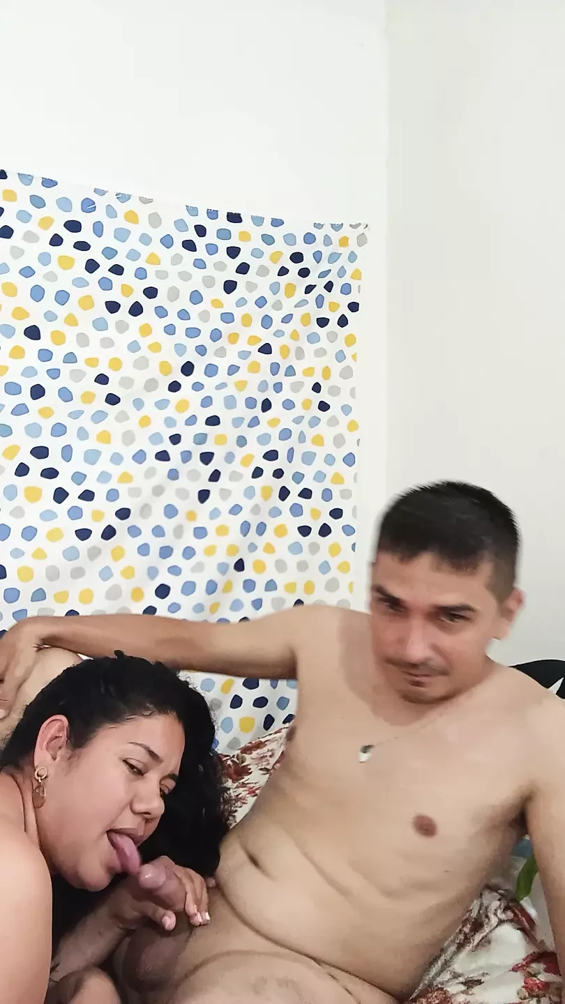 Novia linda sucking polla
