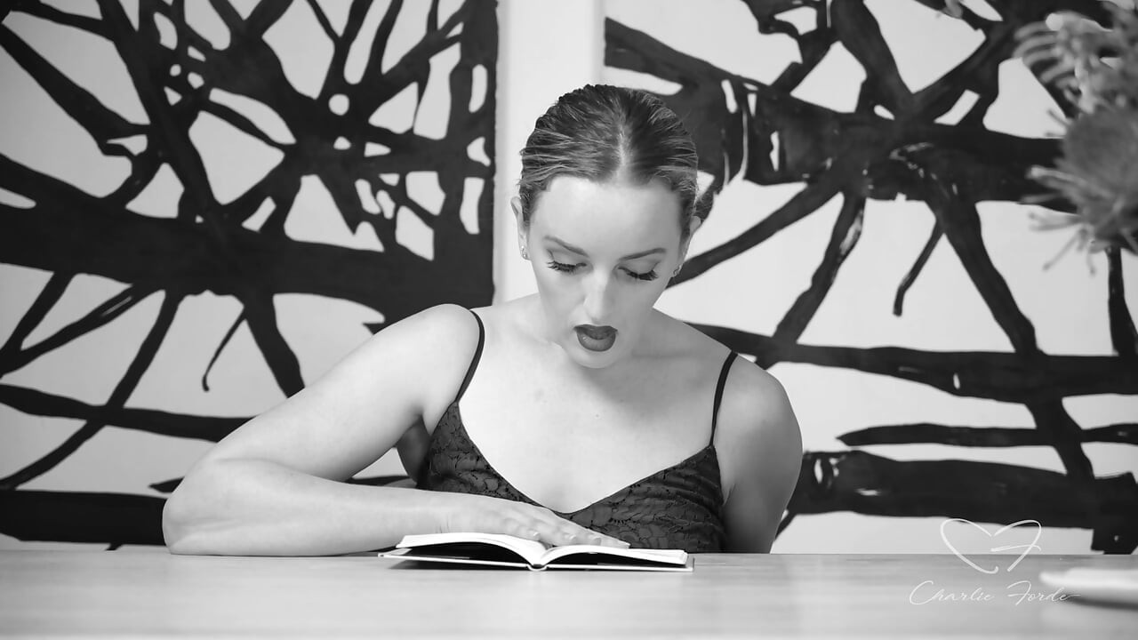 Ode to Hysterical Literature với Charlie Forde, Amber Moore