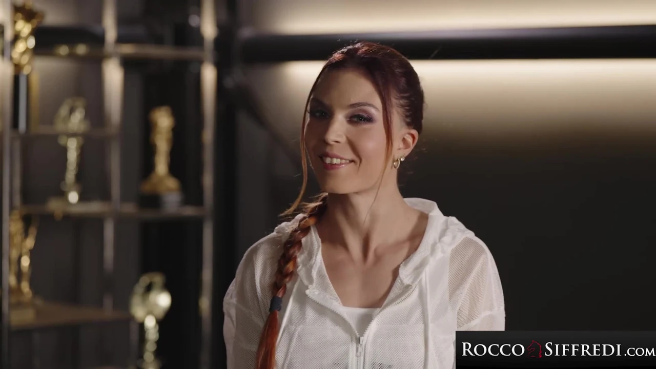 Rocco siffredi - peachlollypop ve dövmeli yabancı ile terli spor salonu götünü sikiyor