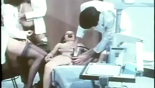 As enfermeiras dentais (1975, nós, filme completo, pornô vintage)