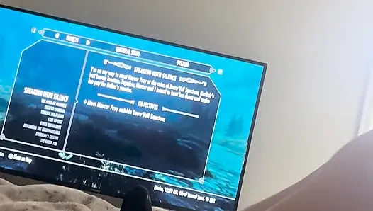 Oyunumu oynarken çok azdım ve durup mastürbasyon yapmak zorunda kaldım!