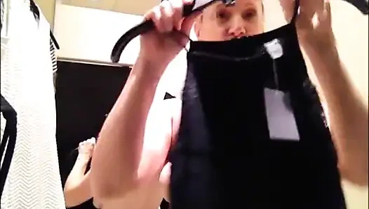 Ruang ganti muncrat seru