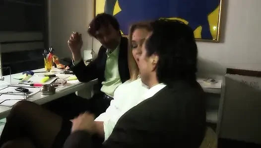 Cewek itu pengen aku crot di mulutnya