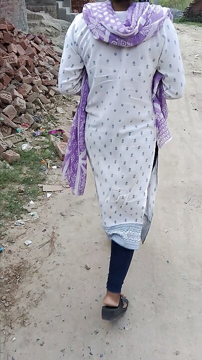 Step brother ne mujhe jabarjasti pel diya.