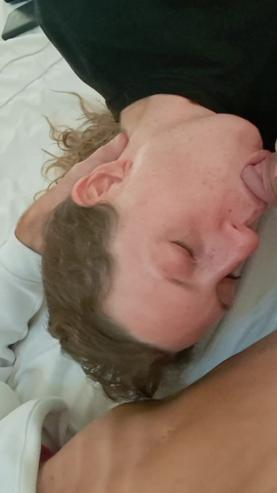 Lo chupo de suave a 9 pulgadas, ¡su polla es tan grande! | Clip 2