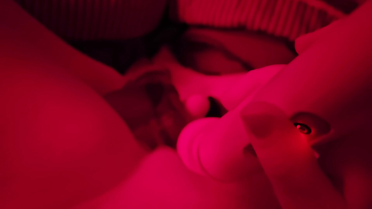 Creamy Climax Using Toys With Loud Moaning