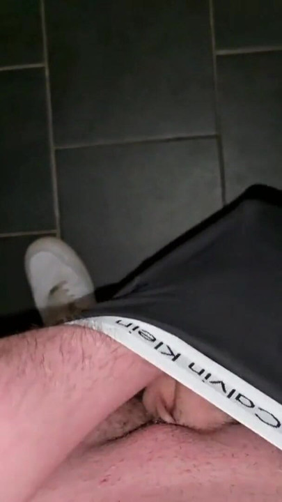 Deutscher Daddy lässt dich in seine schwarzen Calvin Klein Boxershorts abspritzen - PhantomGentX | Clip 1