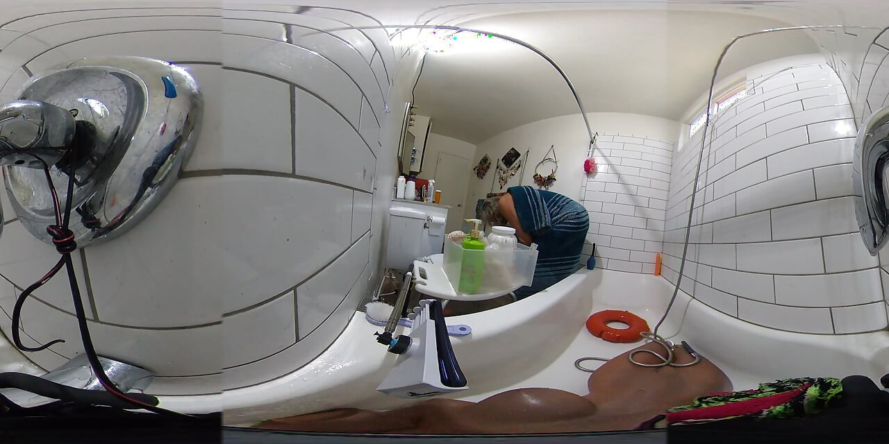 Lizzyyum vr julio 2026 bañándose, masturbación, dilatación # 60