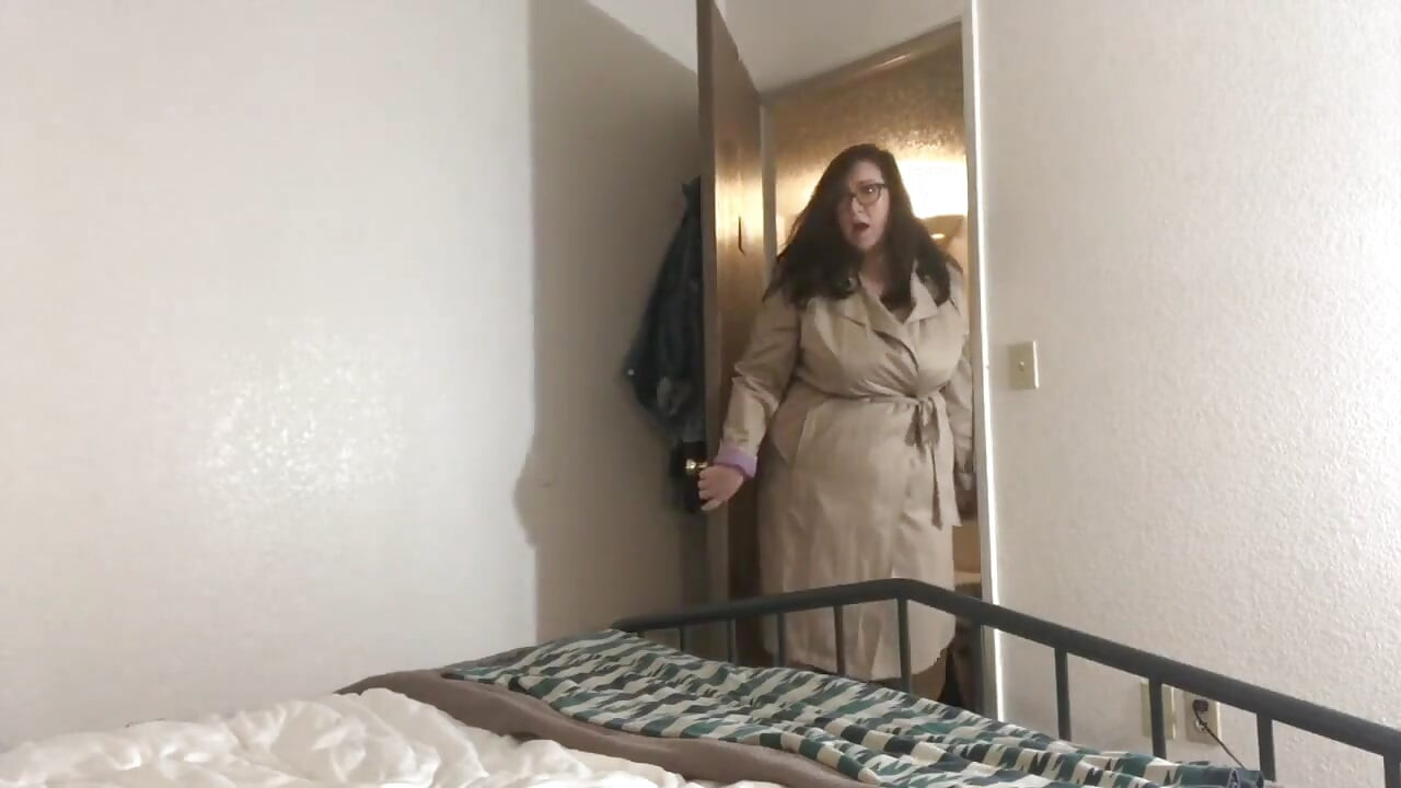 Johnt rajtakapják, hogy kiveri a szokást