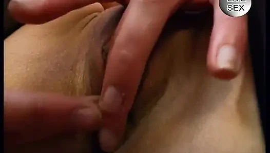 Юную блондинку в колготках трахают сзади