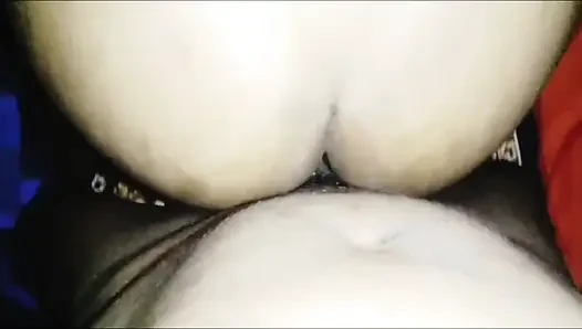 Hintli köylü kızı Bengalli pornosunda domaltarak sikişiyor