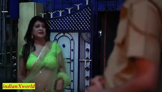 Seks fantasi rich madam sama penjaga hotel! Indian Sex