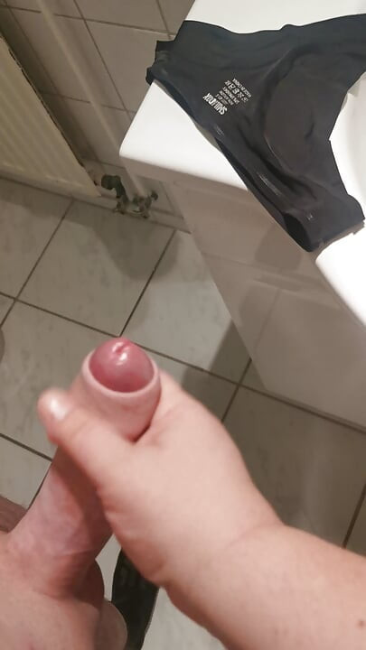 straight roommate wixt on panties
