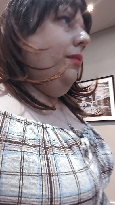Kelli caught dressed in the elevator