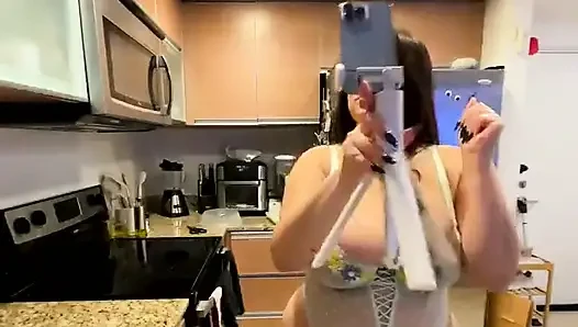 Live Stream with Dani Valentina